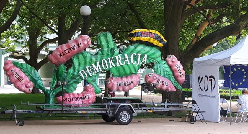 KOD przywiezie do Szczecinka gąsienice