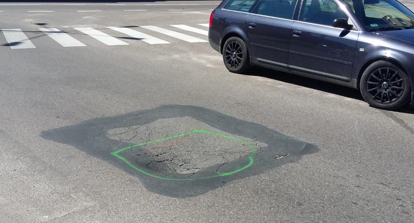 Uwaga na dziurę na Koszalińskiej!