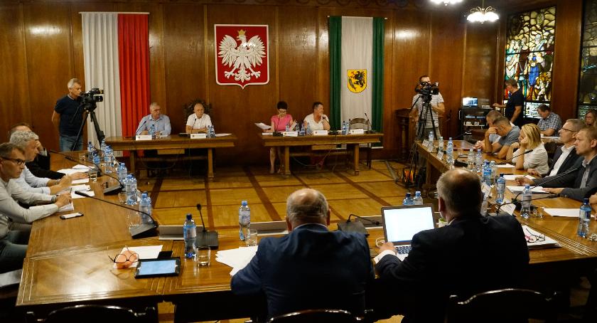 Dron, sukcesy, pochwały i opryski, czyli aktualne sprawy w mieście według radnych