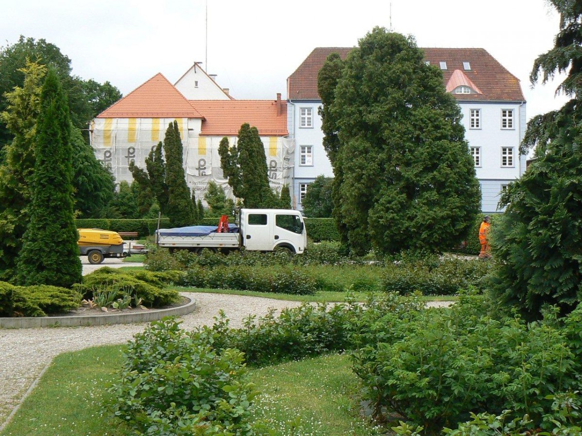 Ogród Różany zostanie oświetlony. Prace właśnie ruszyły