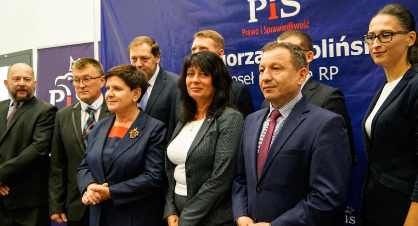 Beata Szydło ogłasza Joannę Pawłowicz. Spotkania z mieszkańcami nie było, PGK kosił trawę