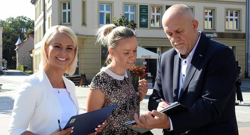 Pytają, słuchają i proszą o podpisy