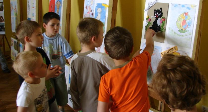 Tłok w podstawówkach. Czy dzieci będą chodziły na dwie zmiany?