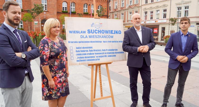 Przed ratuszem obiecują, że będą słuchać mieszkańców