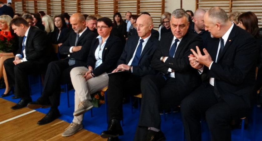 Przedwyborczy foch. Miasto i powiat Dzień Nauczyciela świętują osobno