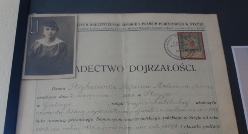 Jak wyglądało świadectwo dojrzałości z czasów 20-lecia międzywojennego? Wystawa przy Prywatnym LO