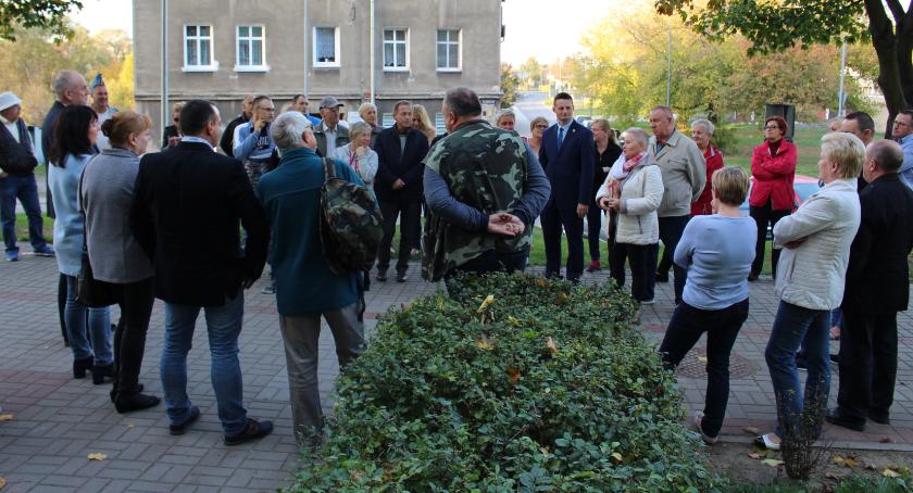 Mieszkańcy Winnicznej kontra pomysły Urzędu Miasta. Kandydaci na burmistrza obiecują pomoc