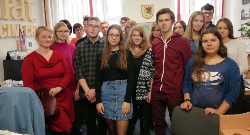 Uczniowie z klasy dziennikarsko-prawnej odwiedzili redakcję Tematu