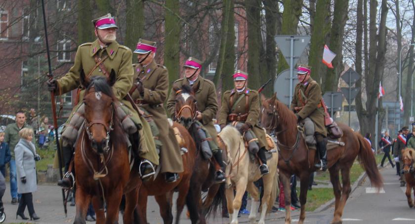 100 lat Niepodległości. Miejskie uroczystości pod pomnikiem marszałka Piłsudskiego