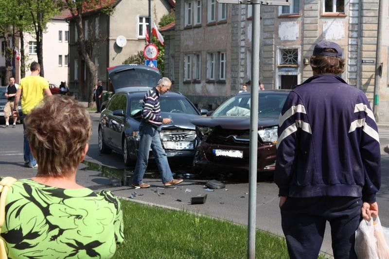 Kolizja na ul. 28 Lutego. Utrudnienia w ruchu