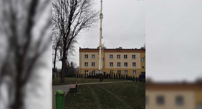 Nowy maszt telefonii na bloku przy ul. Wyszyńskiego. Mieszkańcy: Nikt nas nie pytał o zdanie