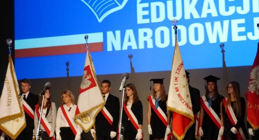 Nauczyciele też planują protest i idą na zwolnienia lekarskie. Będą wcześniejsze ferie?