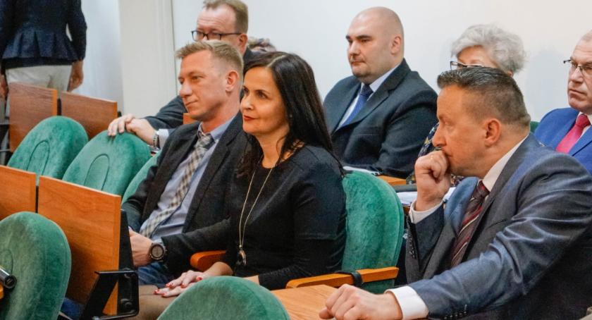 Mandat radnej, czy stanowisko wicedyrektora? Żona burmistrza nie wie, co zrobi