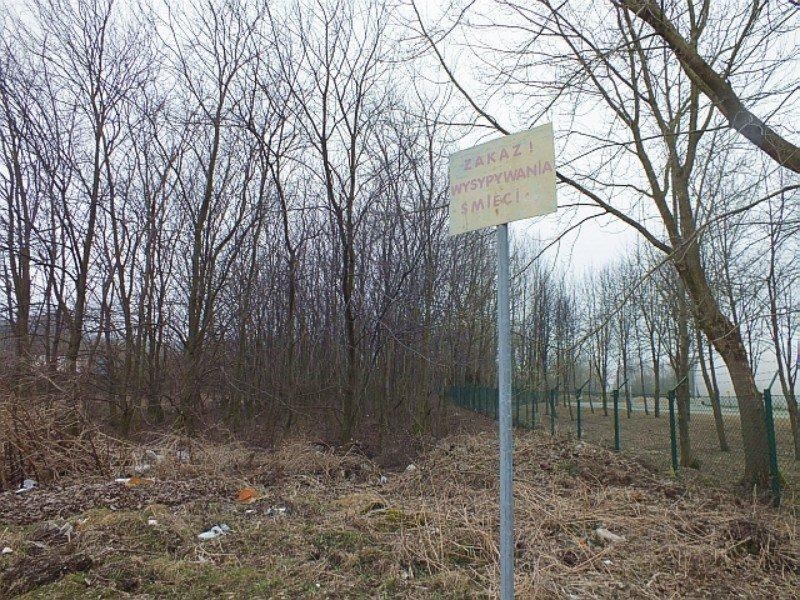 Wysypisko śmieci przy ul. Rybackiej