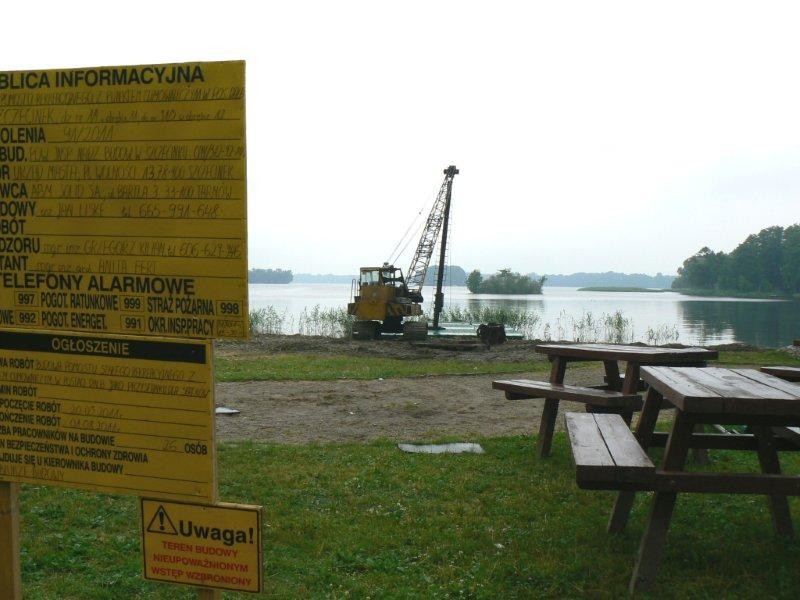 Pomost w budowie - w poniedziałek zaczną wbijać pale