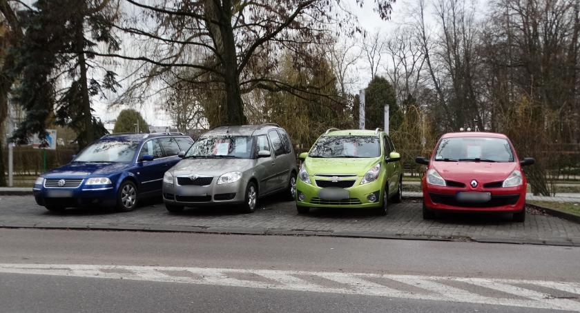 To parking, czy autokomis?