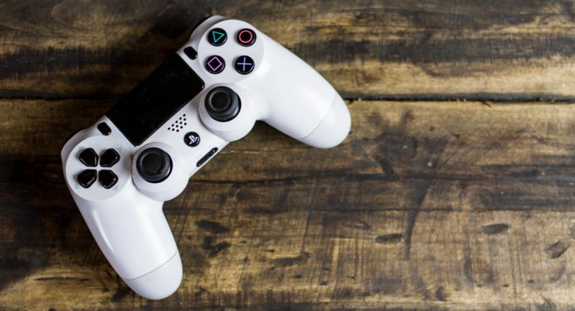 Policja w Szczecinku poszukuje właściciela gier PlayStation 4