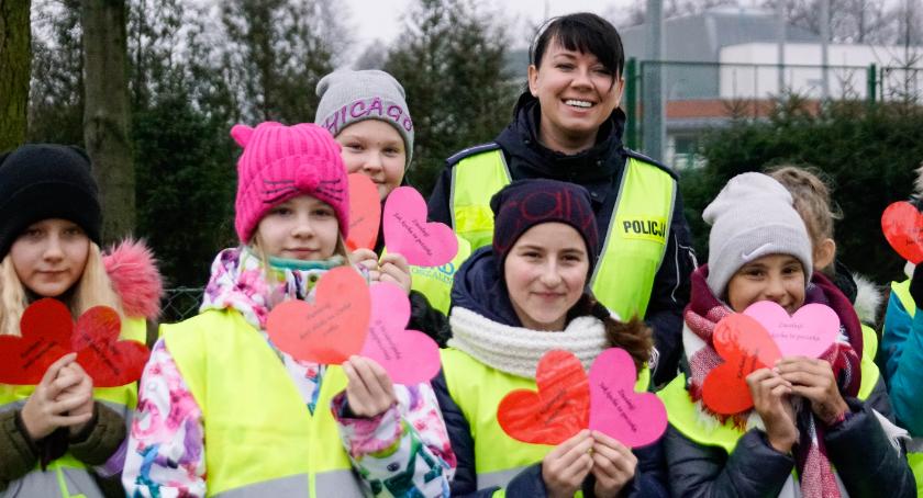 Walentynki i cytryny. Policjanci i uczniowie przypominali kierowcom o bezpieczeństwie