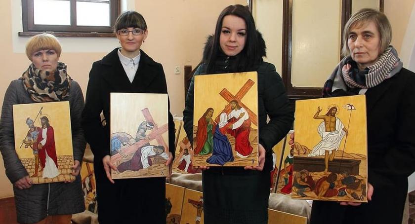 Napisały ikony na ściany swojego kościoła