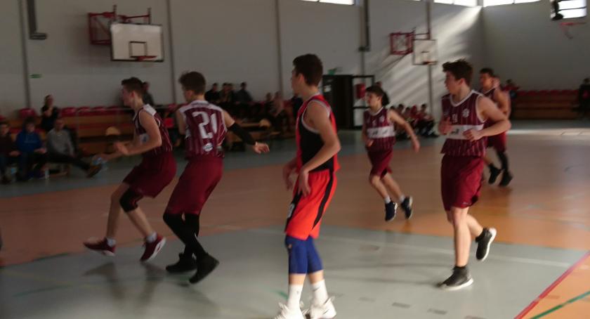 Koszykarze Emet Basket zwyciężają Spójnię 