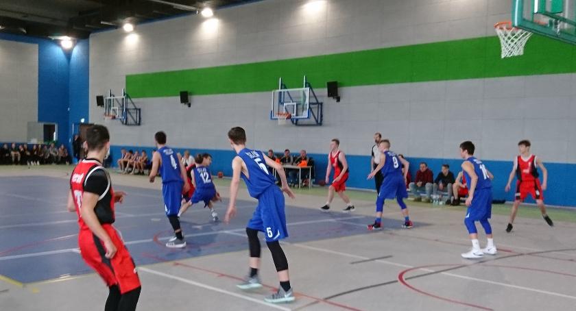 Koszykarze Emet Basket wygrali z Żakiem
