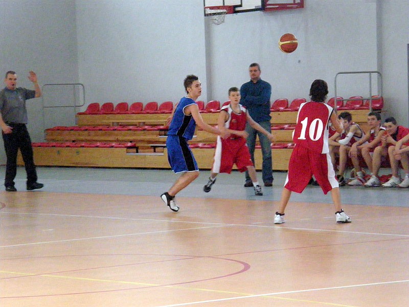 Wygrana  koszykarzy  UKS  Basket