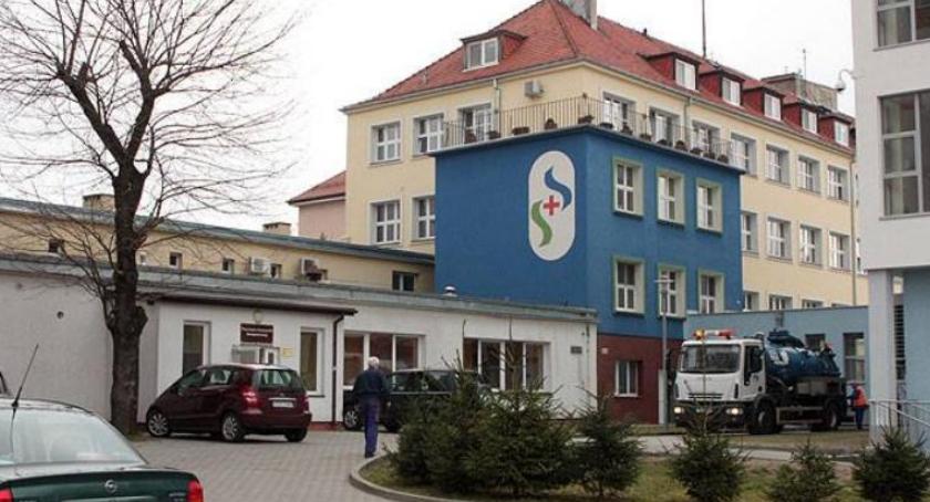 Zamknął się w szpitalnej łazience, palił papierosy i spożywał alkohol