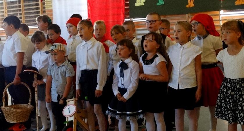 Coraz mniej dzieci w gminnych szkołach
