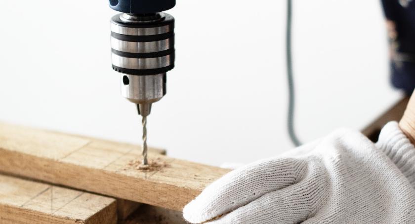 Zostań barmanem, operatorem CNC, kierowcą, operatorem wiertarek