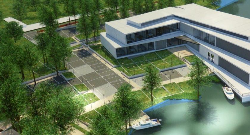 Hotel na jeziorze u prokuratora. Mieszkańcy nie odpuszczają