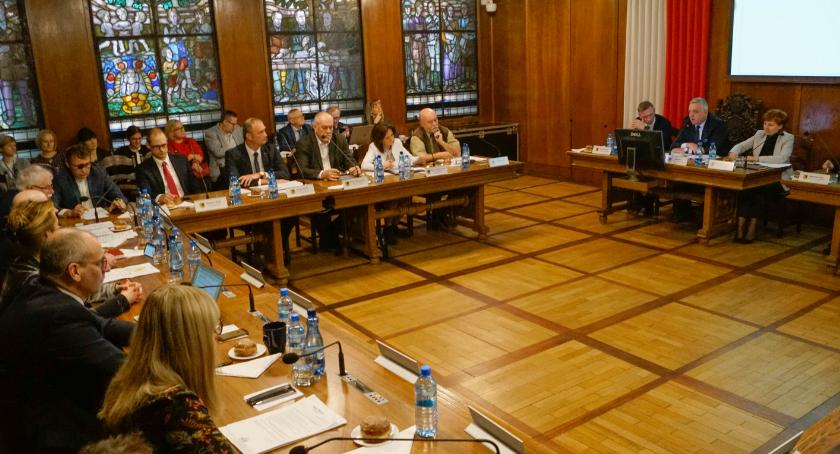 Program ochrony zwierząt w Szczecinku podjęty z naruszeniem prawa. Radni wybrali 