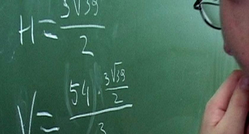 Burmistrz obiecuje nauczycielom pieniądze. Ci pytają, kiedy je dostaną