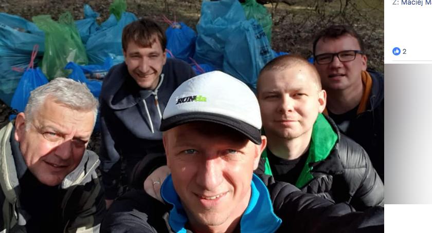 TrashTag Challenge: Burmistrzowie też zbierali śmieci
