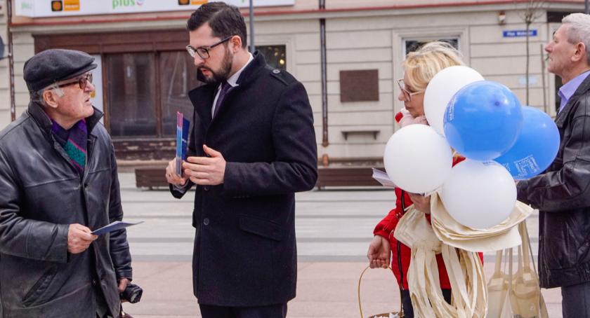Busy Piątki Kaczyńskiego w Szczecinku. Z mieszkańcami spotkał się wicewojewoda