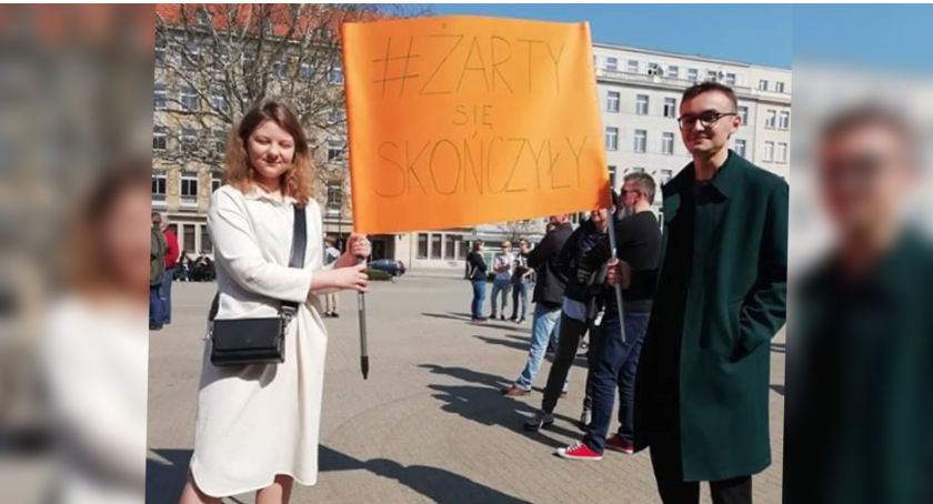 Żarty się skończyły! Uczniowie wspierają strajk nauczycieli