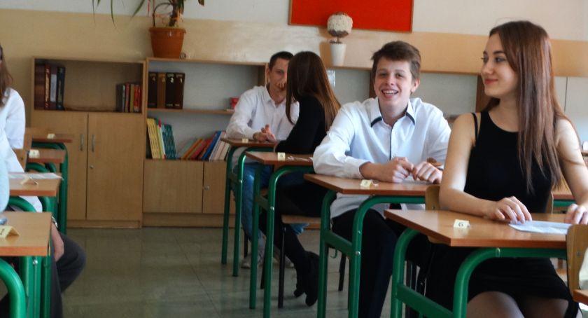 Mimo strajku, w Szczecinku rozpoczęły się ostatnie egzaminy gimnazjalne