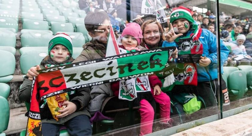 Kibice ze Szczecinka dopingowali Legię w starciu z Pogonią