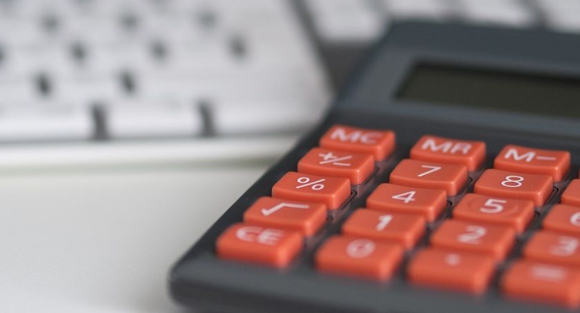 Jednoosobowa działalność gospodarcza: współpraca z biurem rachunkowym, czy samodzielna księgowość?