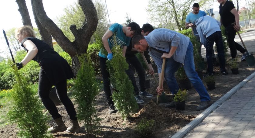 Uczniowie z ZST w Szczecinku posadzili 300 drzew