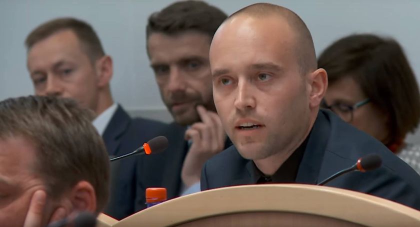 Radny Jakub Hardie-Douglas o rodzeństwie w lodówce. 