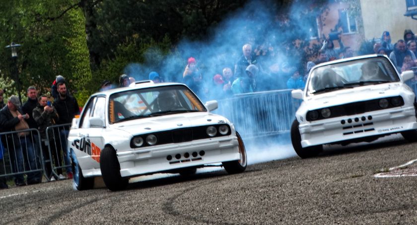 Ryk silników, pisk opon i mnóstwo dymu. Auto Drift Show w Bornem Sulinowie