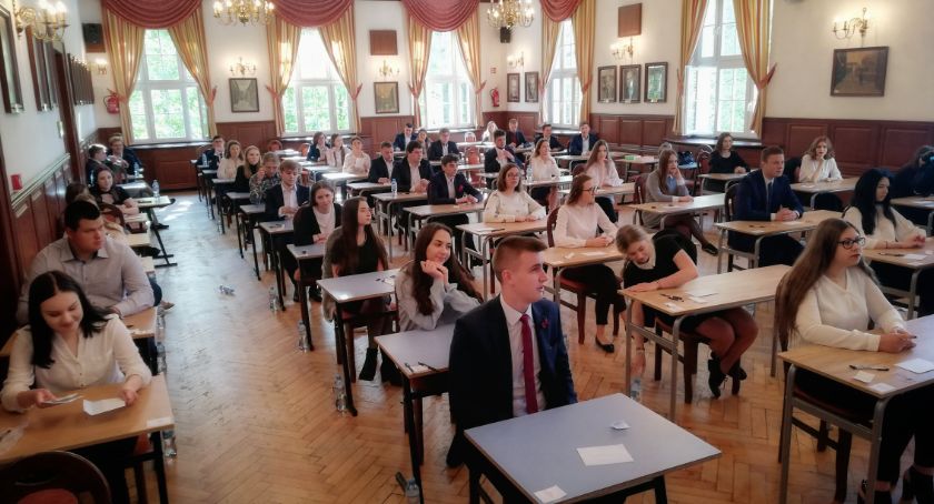 Maturzystów pod dostatkiem, ale ilu z nich zda?