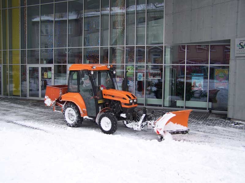 Wejdź na dach i zrzuć śnieg! – lepiej dmuchać na zimne 