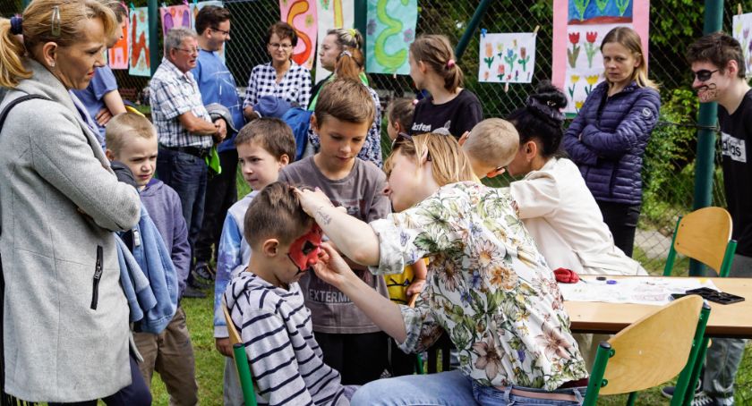 Rodzice i dzieci bawili się razem. Dzień Dziecka w SOSW w Szczecinku