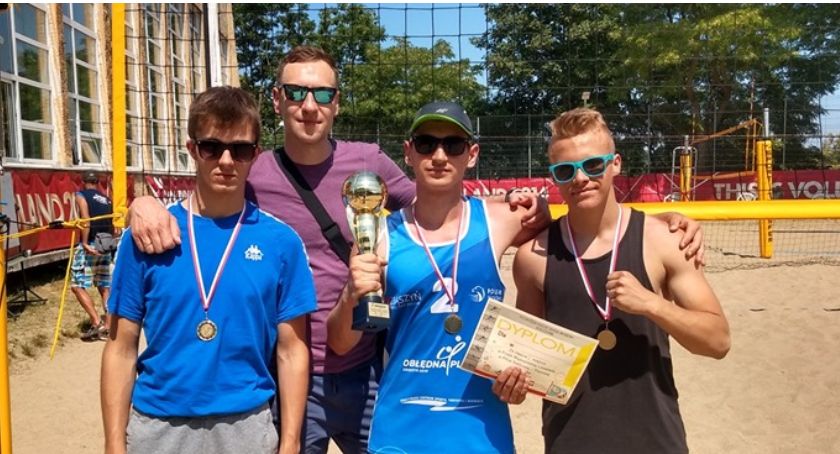 Uczniowie z I LO mistrzami województwa w siatkówce plażowej!