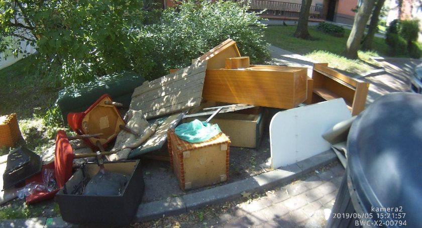 Podrzucił gabaryty, zostawił faktury