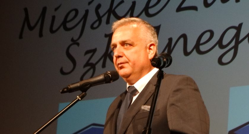 Burmistrz dostał brawa, strajkujący nauczyciele dostaną nagrody