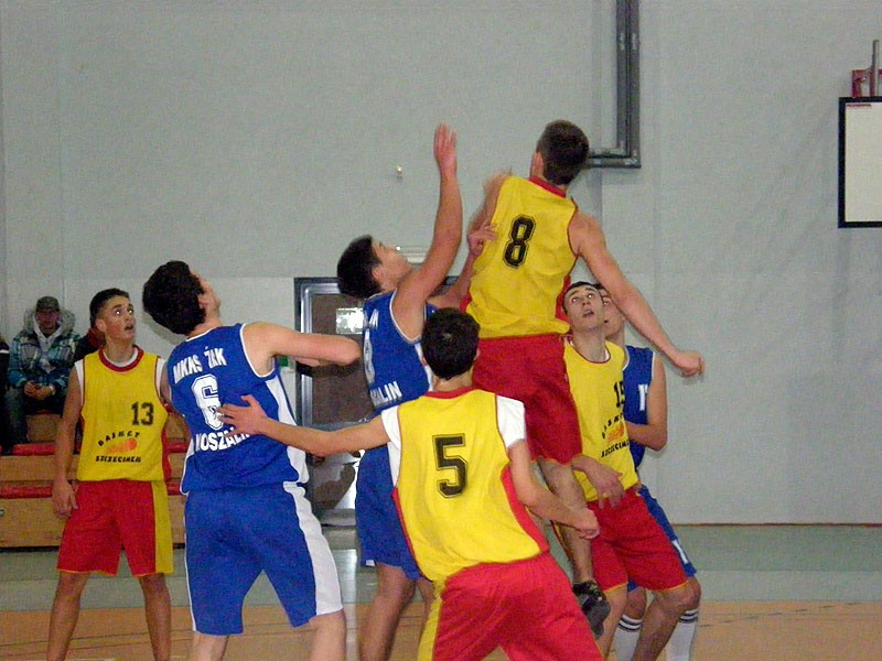 Juniorzy UKS Basket wciąż bez wygranej