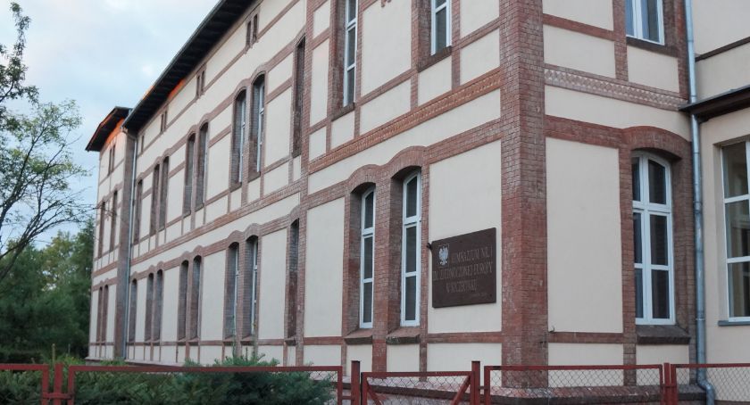 Dzieci z SP6 uczą się w oddalonych o dwie ulice budynkach. Czy czeka nas powrót Szkoły Podstawowej nr 3?