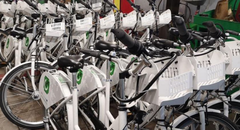 W nocy zasuwał pijany na rowerze miejskim. Był pijany
